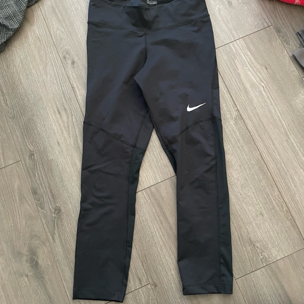 Nike dry fit calf leggings